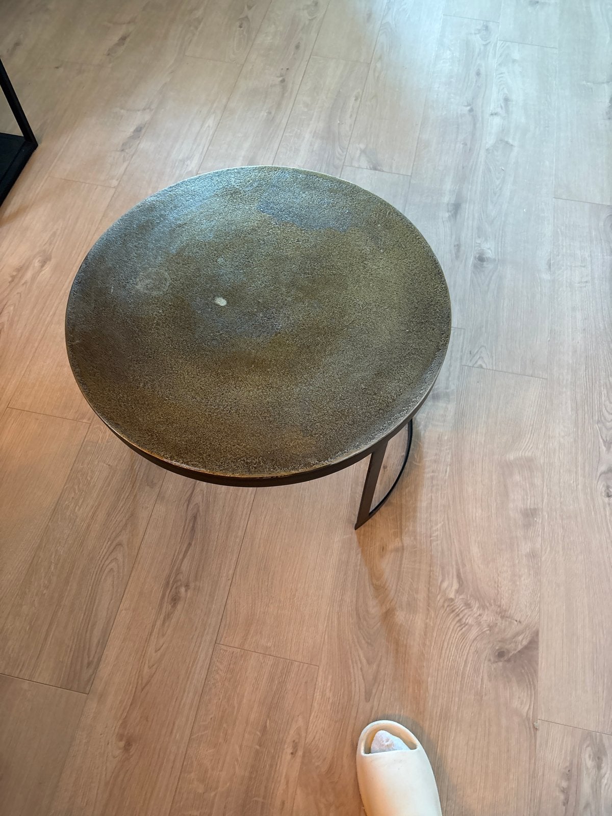 Ronde salontafel met metalen onderstel, 50 – 75, Minder dan 50 cm, Gebruikt, Rond