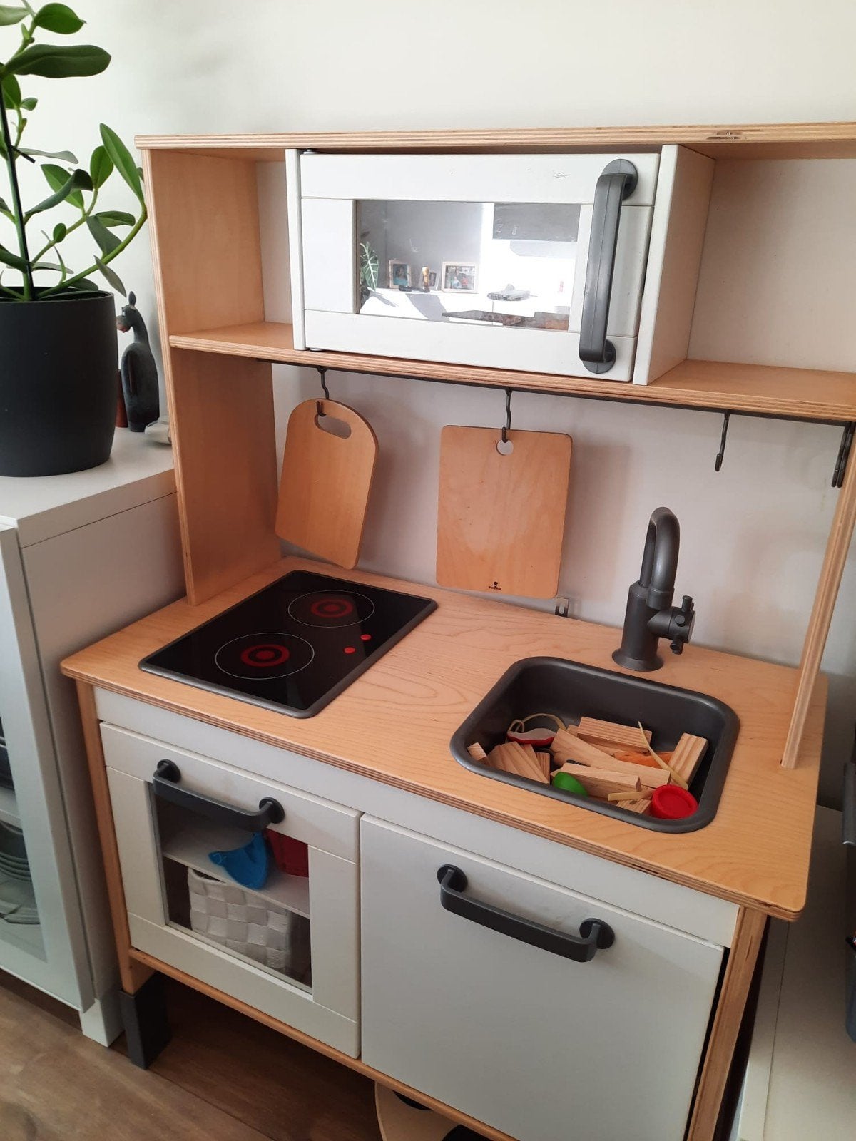 Houten speelkeuken met magnetron en accessoires, Kinderen en Baby's, Speelgoed | Overig, Ophalen, Gebruikt, Jongen of Meisje
