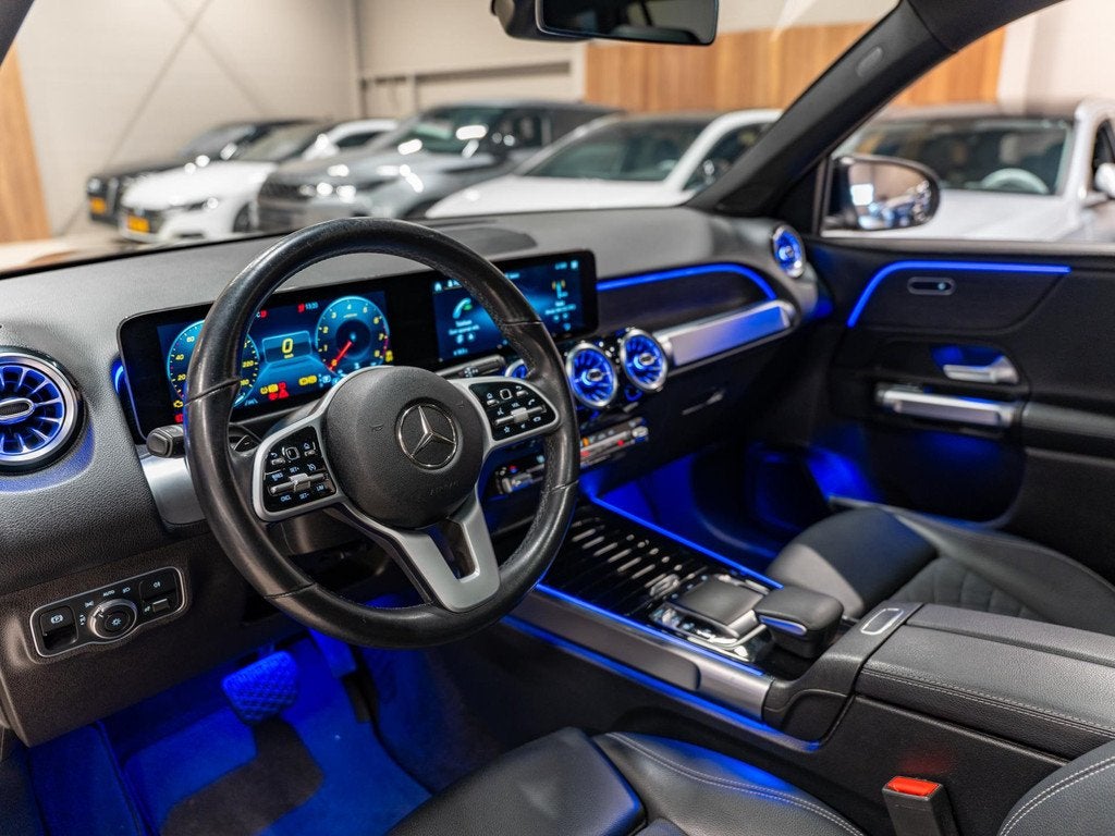 Mercedes-Benz GLB 200 Premium Plus, Pano, Widescreen, Ambië, Auto's, Mercedes-Benz, 4 cilinders, Leder en Stof, Bedrijf, GLB