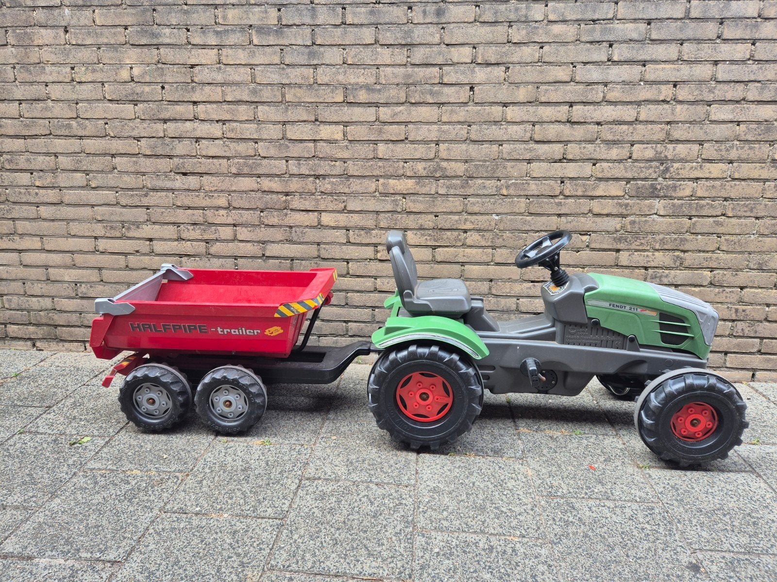 Fendt 211 Traptractor met Halfpipe Trailer, Ophalen, Gebruikt, Trapvoertuig