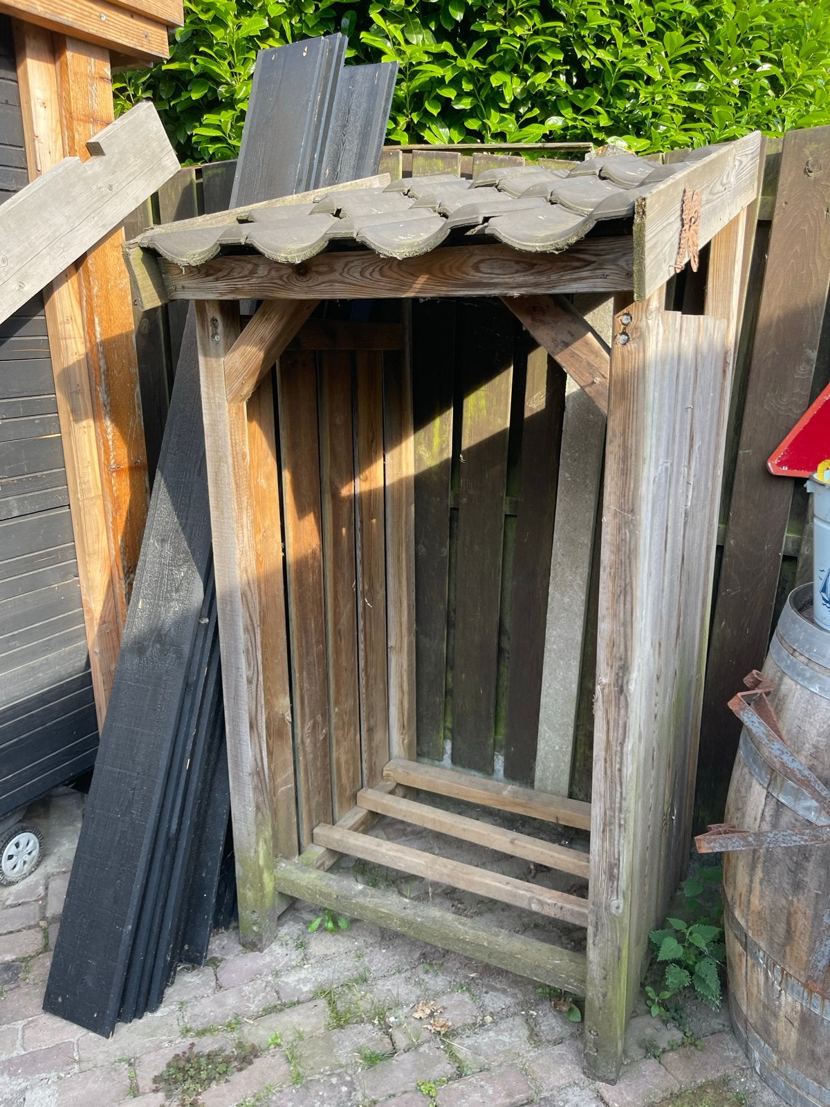 Houten houtopslag met pannendak, Ophalen, Gebruikt, Hout, Overige typen