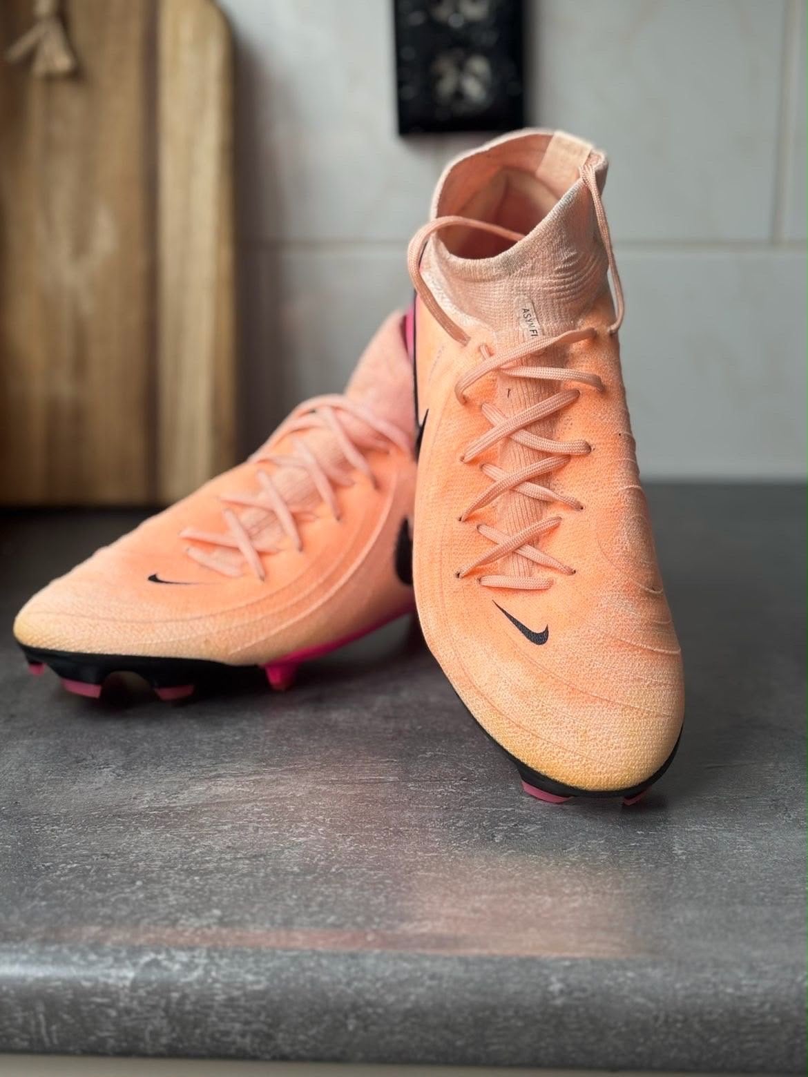 Nike Mercurial Voetbalschoenen - Oranje/Roze, Maat XS of kleiner, Ophalen, Zo goed als nieuw, Schoenen