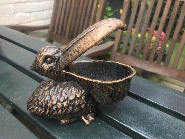 gietijzeren beeld/ houder, PELIKAAN, Antiek en Kunst, Ophalen of Verzenden, Metaal, Beeld, Vogel