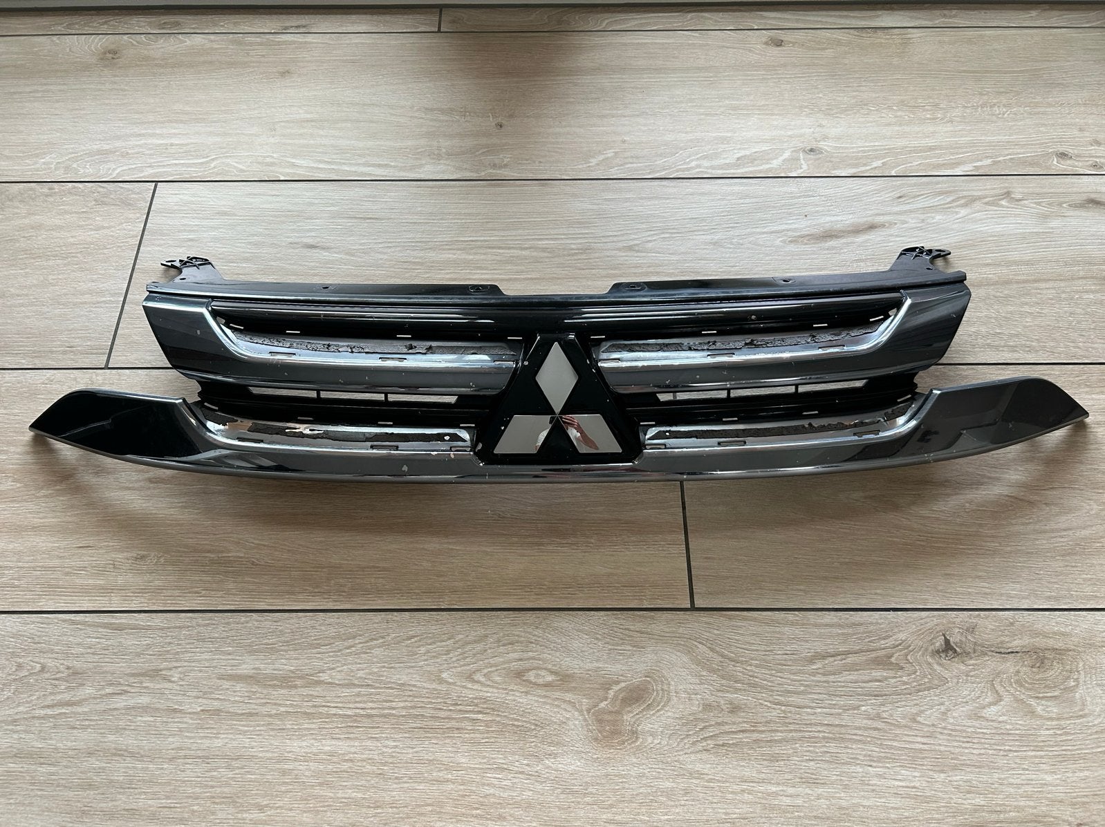 Radiatorgrille Mitsubishi Outlander 2015 - 7450A992, Ophalen, Gebruikt, Voor, Mitsubishi
