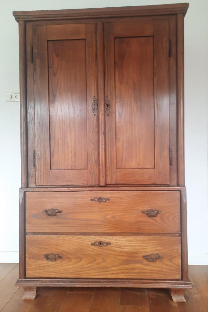 Aangeboden: een unieke antieke essenhouten kast (ca. 1825), Ophalen