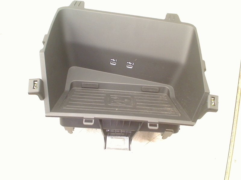 Opbergvak Middenconsole usb en telefoonlader A3 2025, Gebruikt, Auto-Union-Straße  1, Ingolstadt 85057, , Duitsland, Info@audi.de