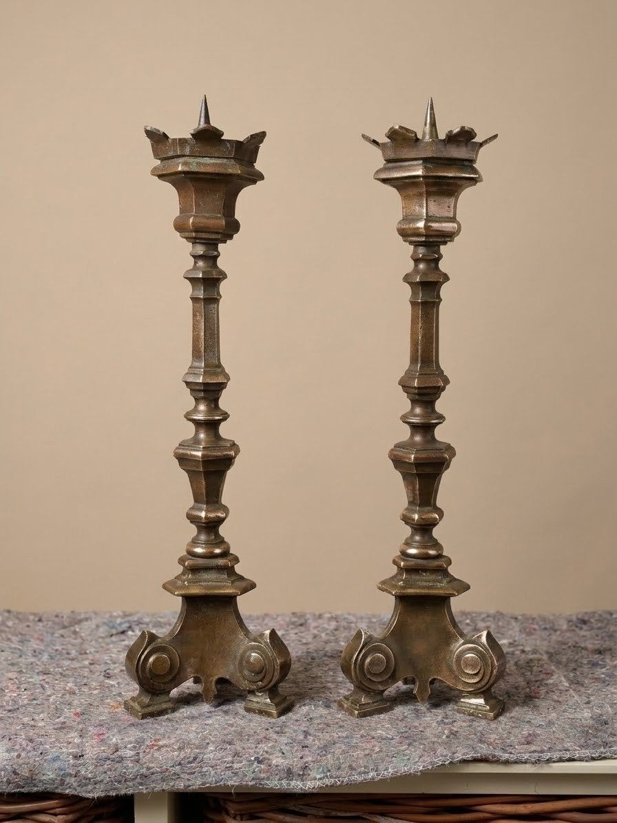 Prachtig paar antieke bronzen altaarkandelaars – 40 cm, Antiek en Kunst, Ophalen of Verzenden, Koper of Brons