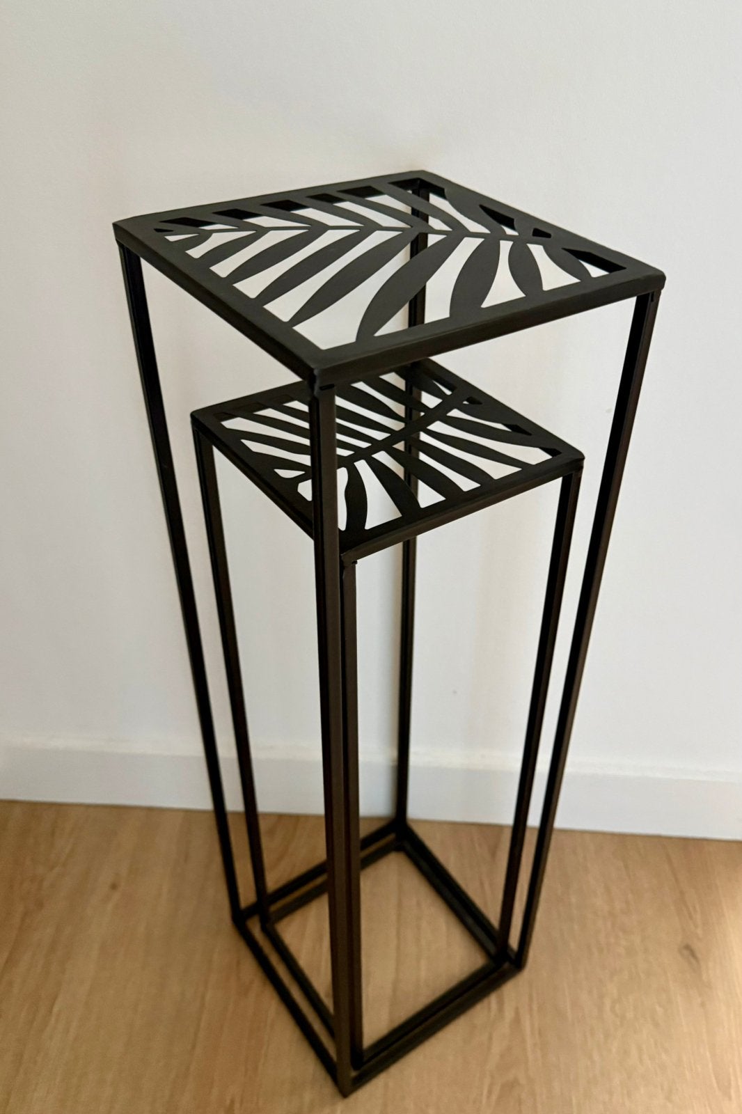 Set van 2 zwarte metalen plantentafeltjes, Huis en Inrichting, Ophalen, Zwart, Zo goed als nieuw, Metaal