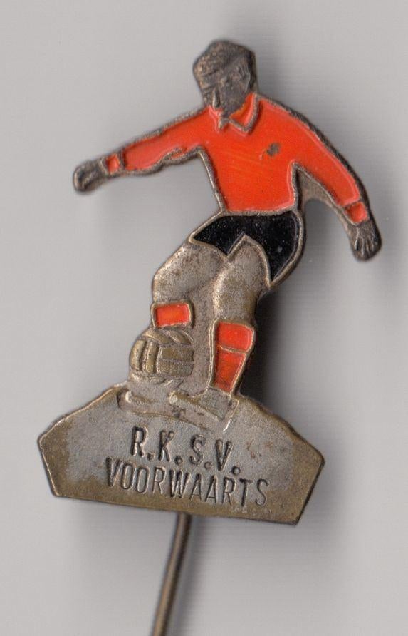 Voetbal RKSV Voorwaarts Twello zilvervoetje speldje, Verzamelen, Speldjes, Pins en Buttons, Gebruikt, Niet vindbaar, Niet vindbaar