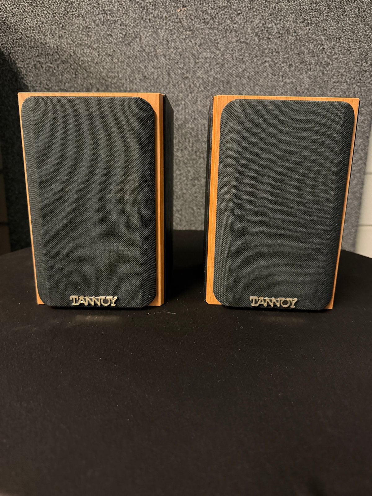 Tannoy Mercury mR Cherry boekenplank speakers (set), Ophalen, Gebruikt, Boekenplank luidspreker, Overige merken