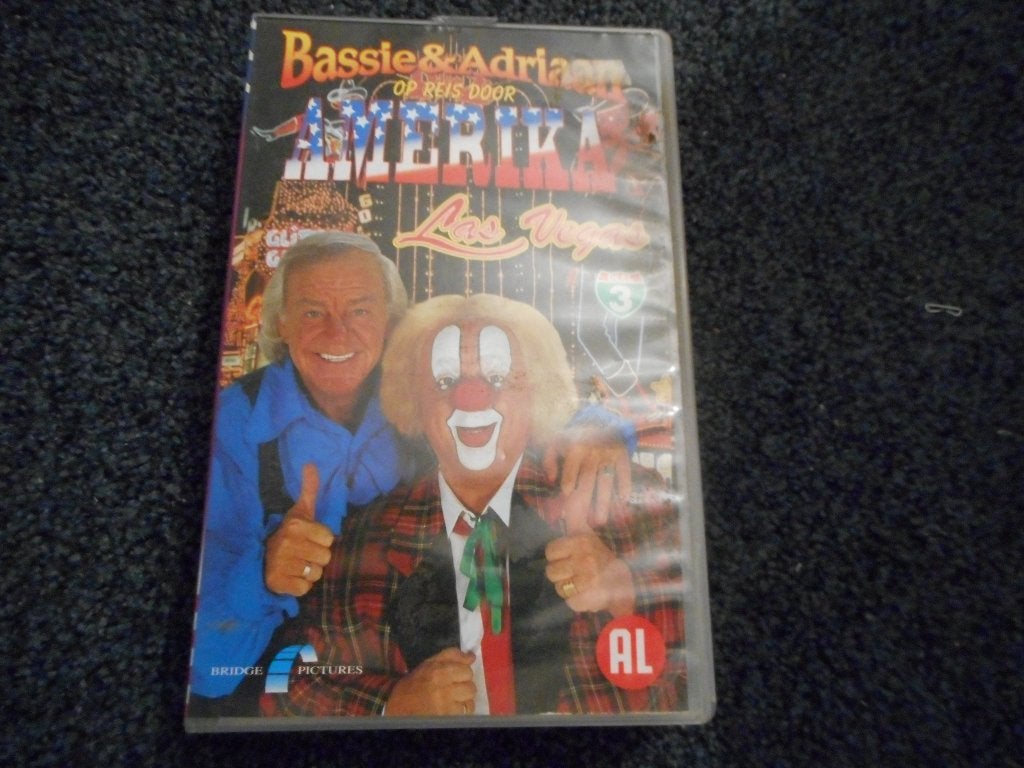 BASSIE & ADRIAAN De Reis door Amerika Deel 1! Op VIDEO!, Verzenden, Alle leeftijden, Zo goed als nieuw, VHS