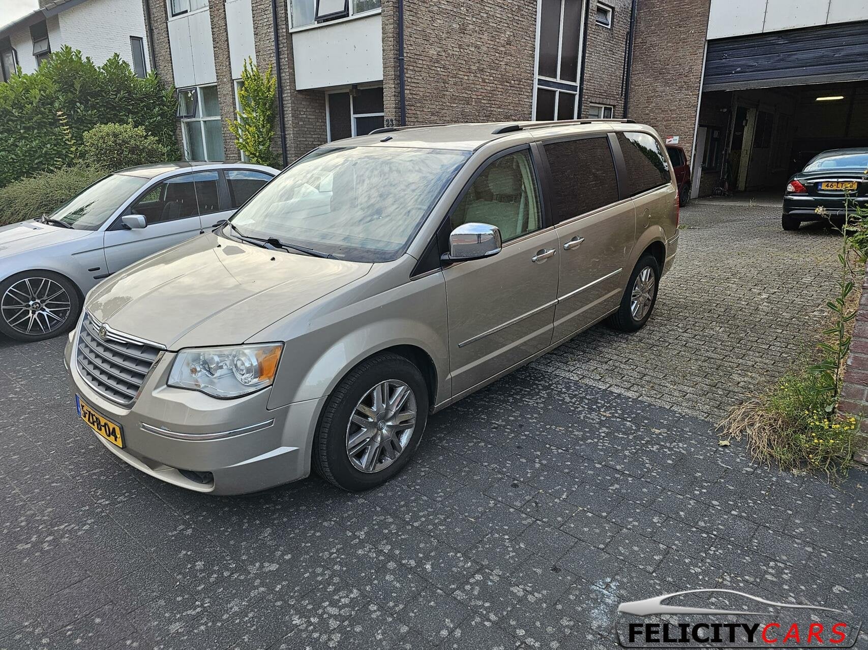 Chrysler Town & Country 4.0 V6 dvd navi tafel s&go, Auto's, Chrysler, Overige modellen, 7 stoelen, Leder, Bedrijf