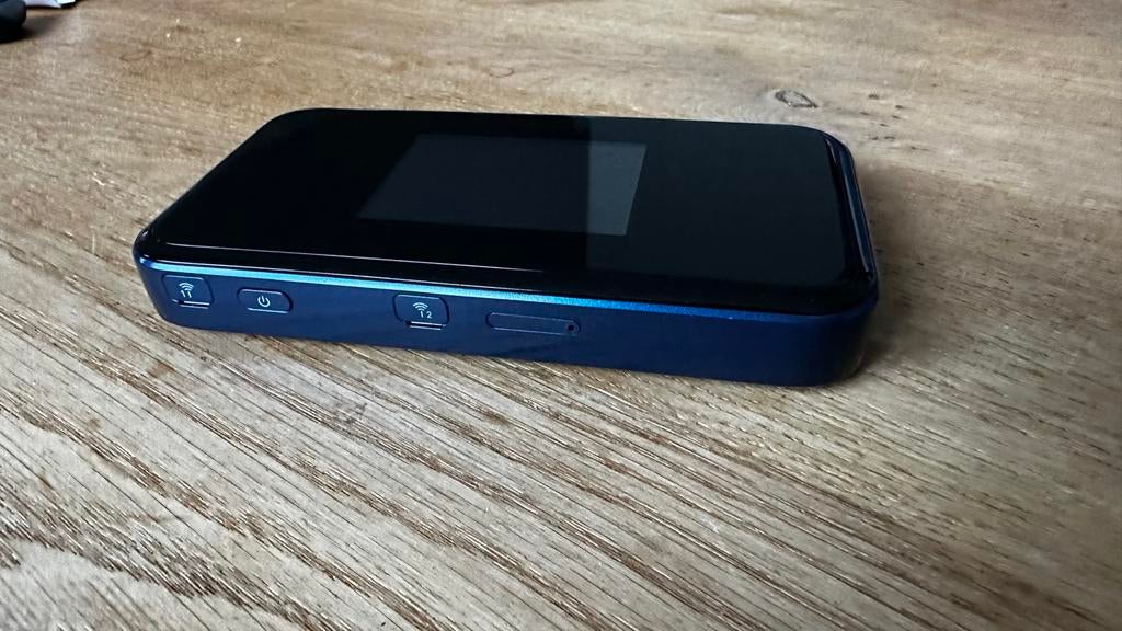 ZTE MU5001 5G MiFi Router - ideale hotspot voor onderweg, Computers en Software, Routers en Modems, Ophalen, Zo goed als nieuw