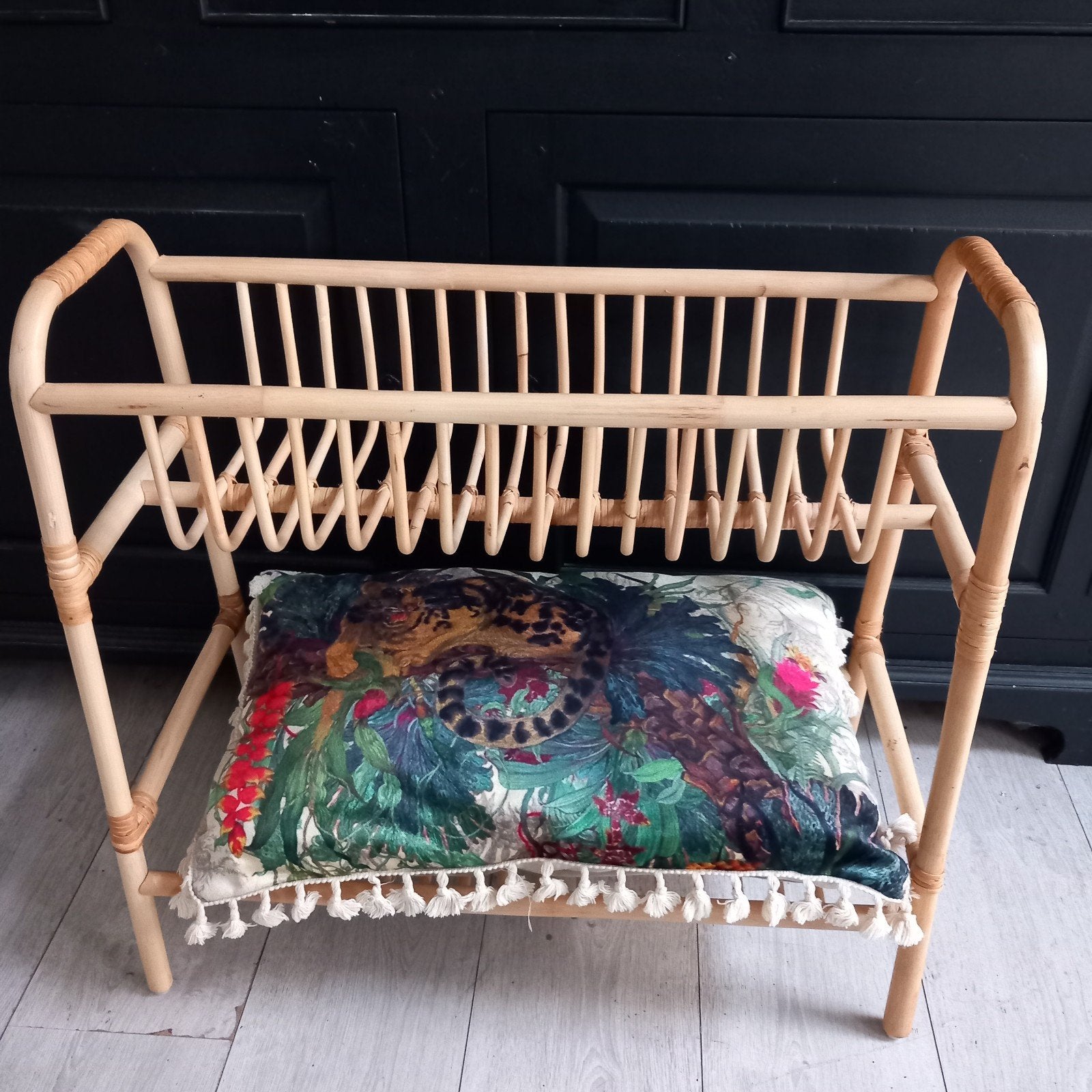 IKEA BUSKBO plantenstandaard/tijdschriftenrek, rotan, Boho, Ophalen of Verzenden, Zo goed als nieuw, Natuurlijk materiaal