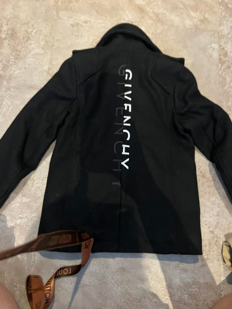GIVENCHY jas maat 104 origineel zgan, Kinderen en Baby's, Kinderkleding | Maat 104, Ophalen of Verzenden, Zo goed als nieuw, Jongen
