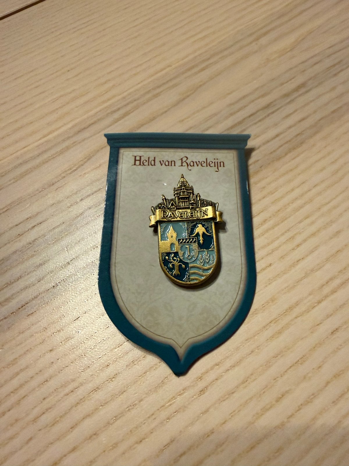 Efteling pin - Held van Raveleijn, Verzamelen, Efteling, Verzenden, Zo goed als nieuw, Button of Speldje