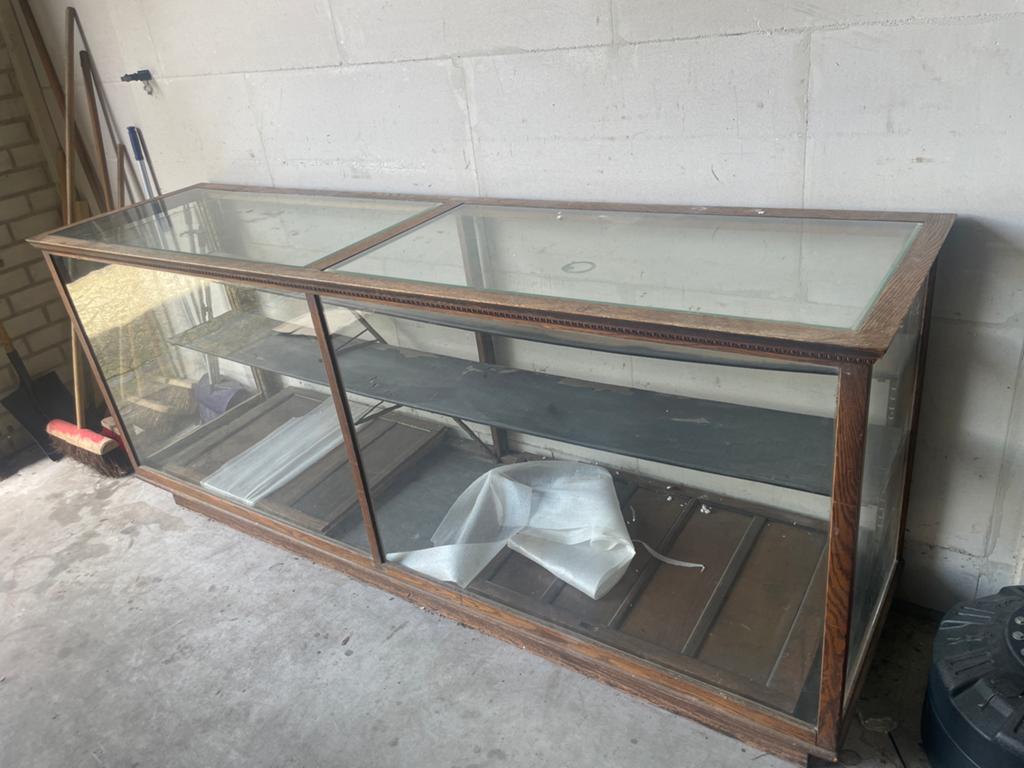 Antieke houten vitrinekast met glazen planken, Antiek en Kunst, Ophalen