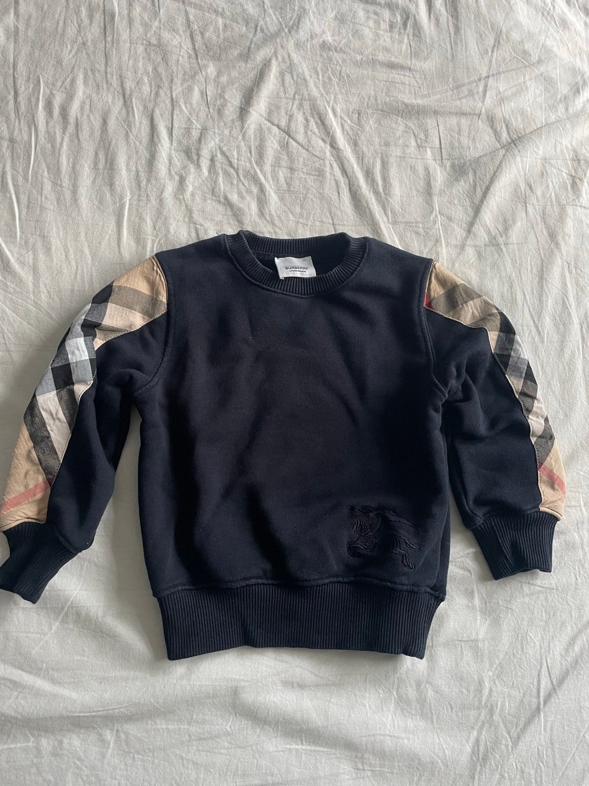 Burberry trui donkerblauw met ruitpatroon mouwen - maat 92, Ophalen, Zo goed als nieuw, Jongen of Meisje, Trui of Vest