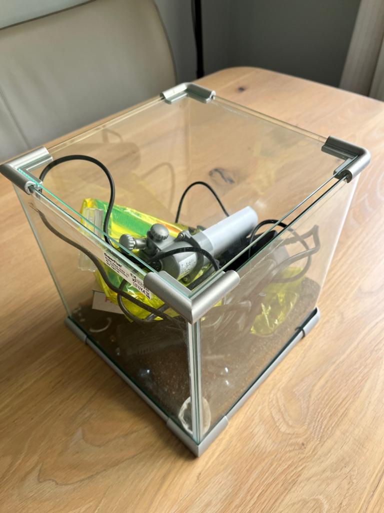 SuperFish Aqua Qube 15, met lamp, pomp, filters, Dieren en Toebehoren, Vissen | Aquaria en Toebehoren, Ophalen, Leeg aquarium