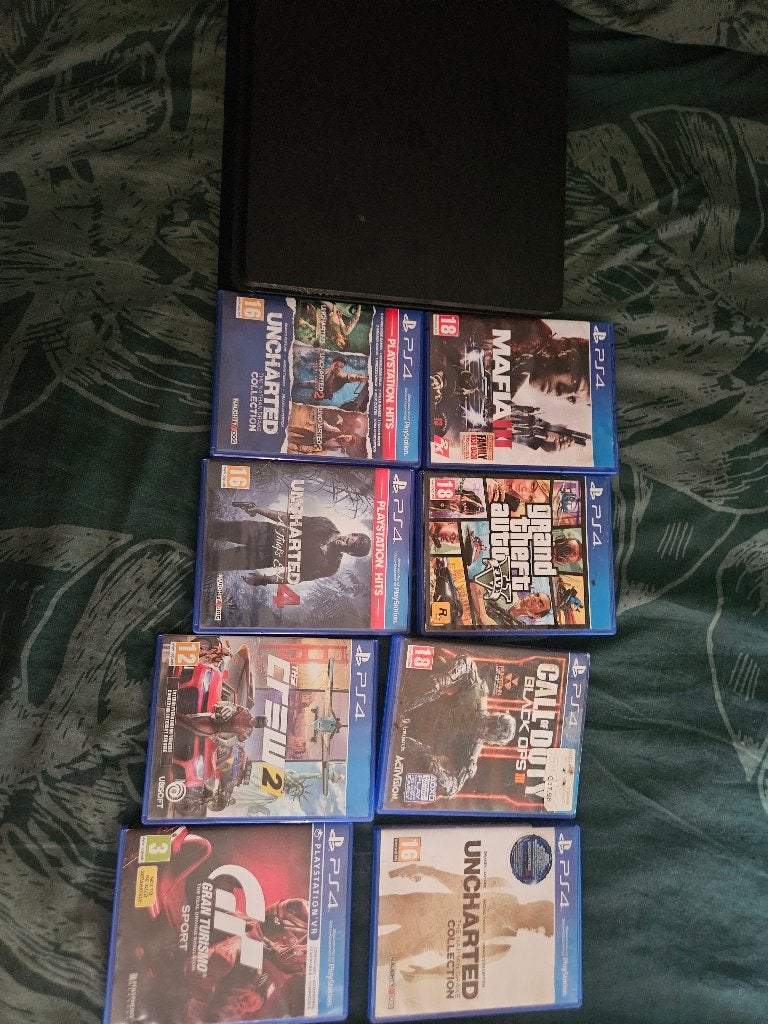 Ps4 met 8 games en power kabel en 2 controllers, Ophalen, 2 spelers, Zo goed als nieuw, Eén computer