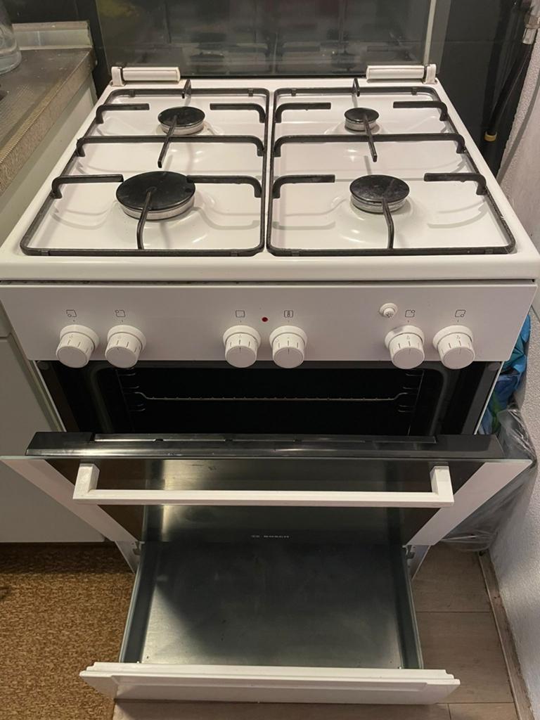 Bosch Vrijstaand Gasfornuis met Oven - Wit, Witgoed en Apparatuur, Fornuizen, 60 cm of meer, Zo goed als nieuw, Gas, Vrijstaand