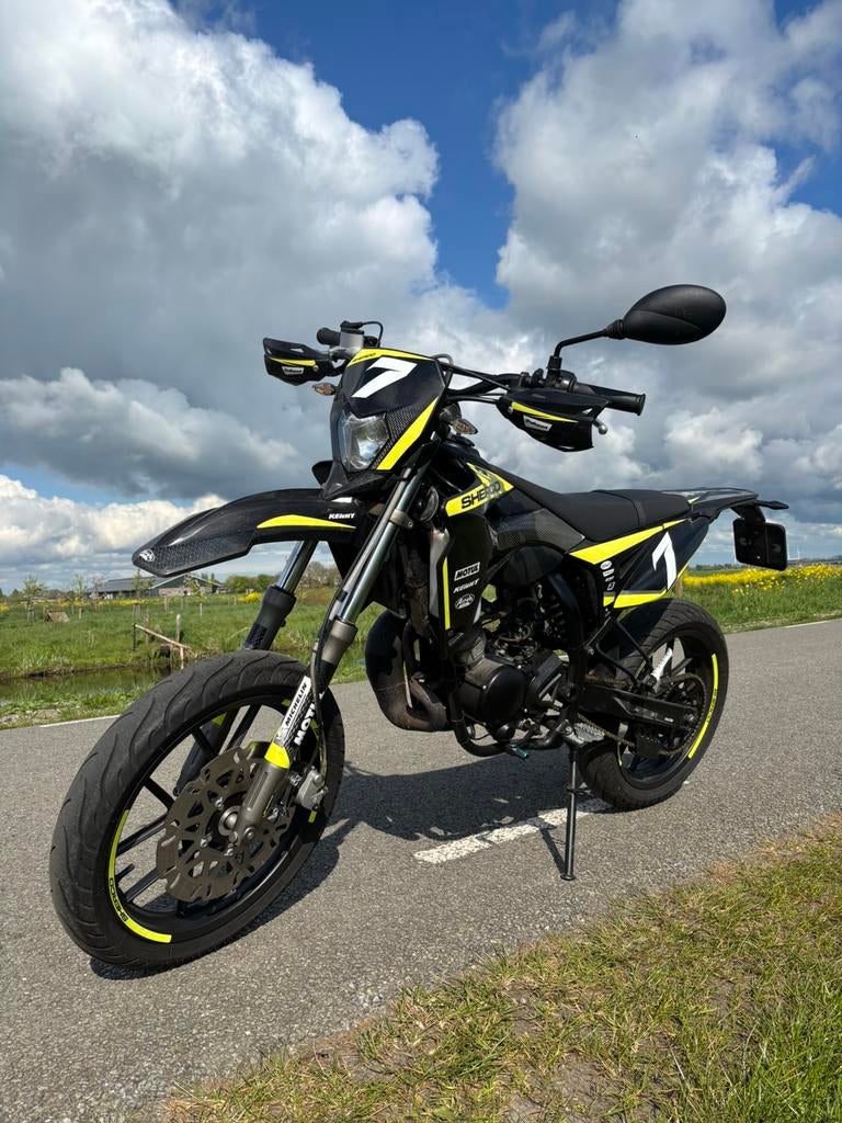 Sherco sm-r 50, 2022, Fietsen en Brommers, Brommers | Derbi, Ophalen, Zo goed als nieuw