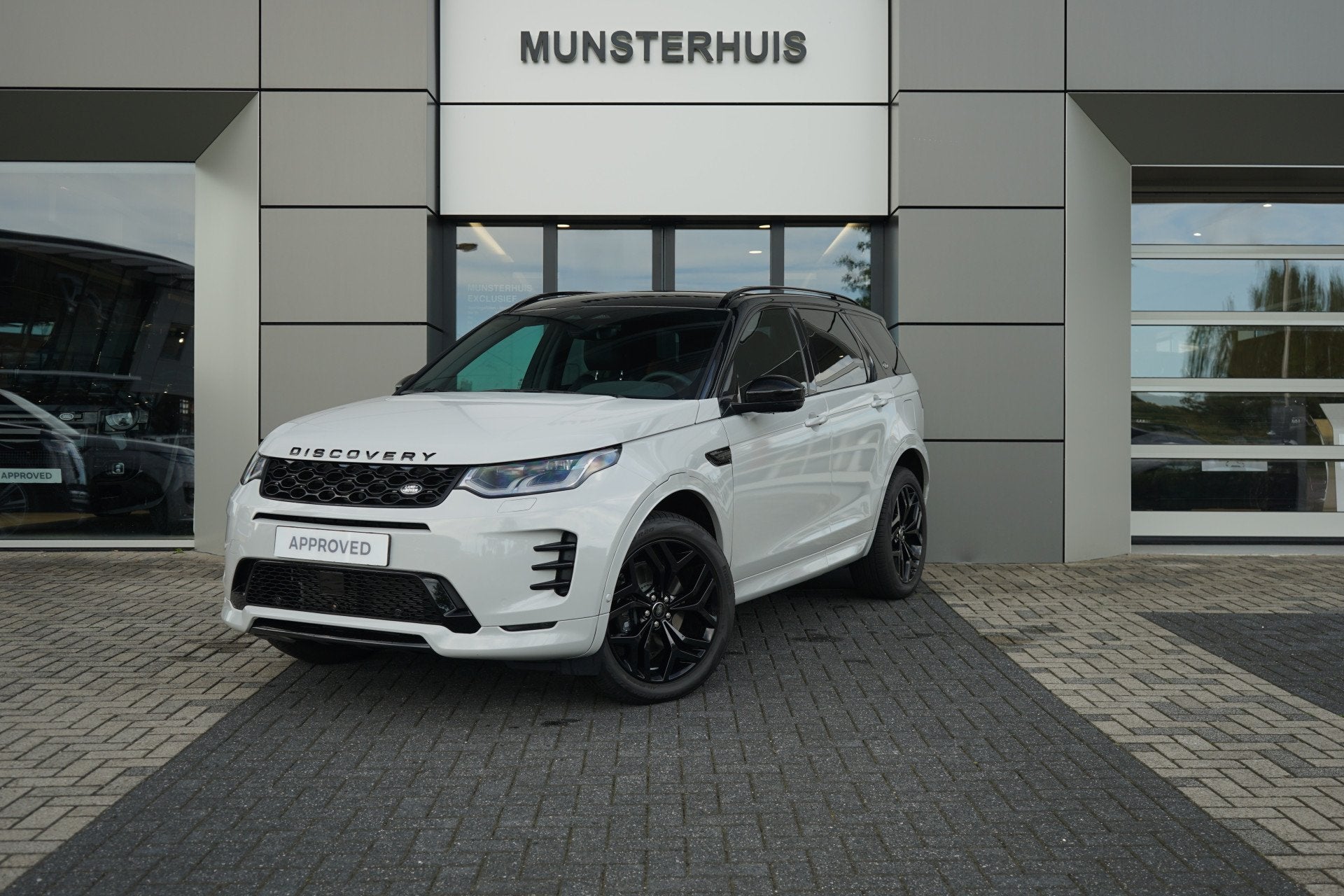 Land Rover Discovery Sport P270e PHEV Business Landmark Edit, Zwart, Discovery Sport, Vierwielaandrijving, Hybride Elektrisch/Benzine