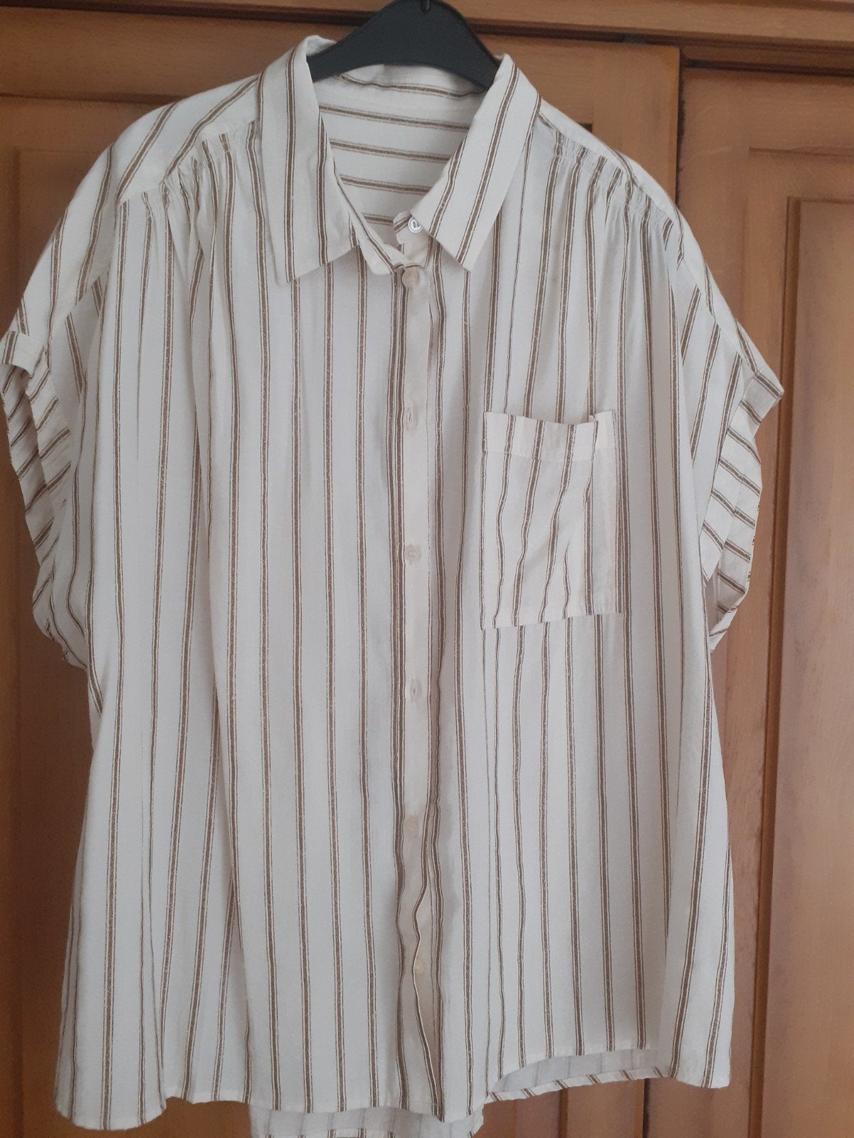 Nieuwe blouse maat 46 wit/bruin met een glitter, Kleding | Dames, Blouses en Tunieken, Ophalen of Verzenden, Nieuw, Maat 46/48 (XL) of groter
