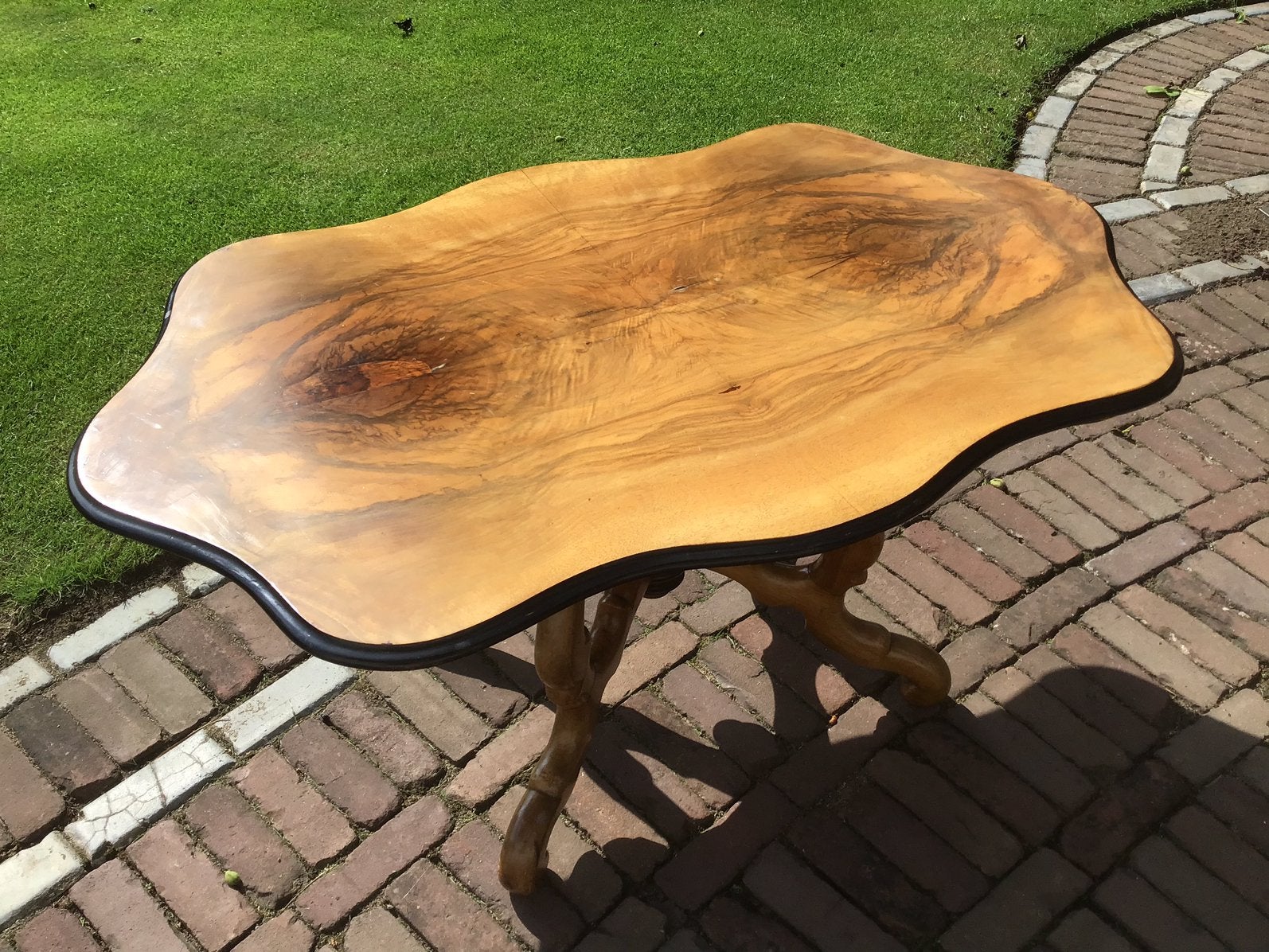 Antieke walnoten spinnekop salontafel met zwarte rand, Ophalen of Verzenden
