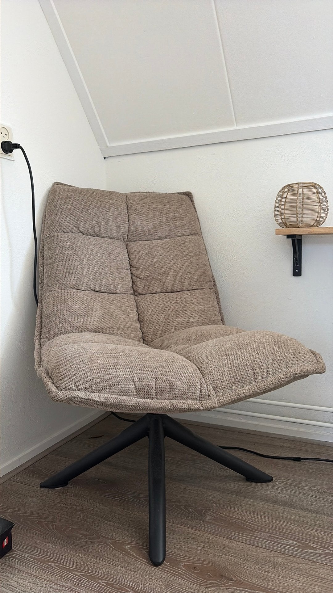 Moderne draaistoel – Beige stof, Ophalen, Gebruikt, Minder dan 75 cm, 50 tot 75 cm