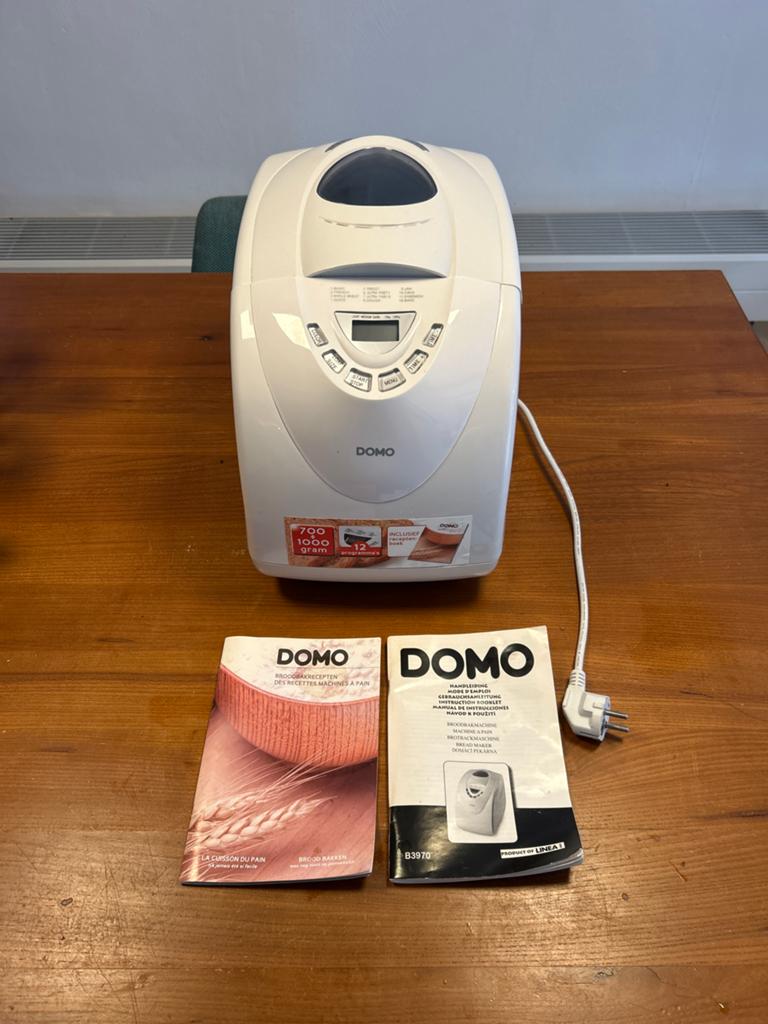 Domo Broodbakmachine B3970 met handleiding en receptenboekje, Witgoed en Apparatuur, Met timer, Gebruikt, Kijkvenster, 800 tot 1200 gram deeg