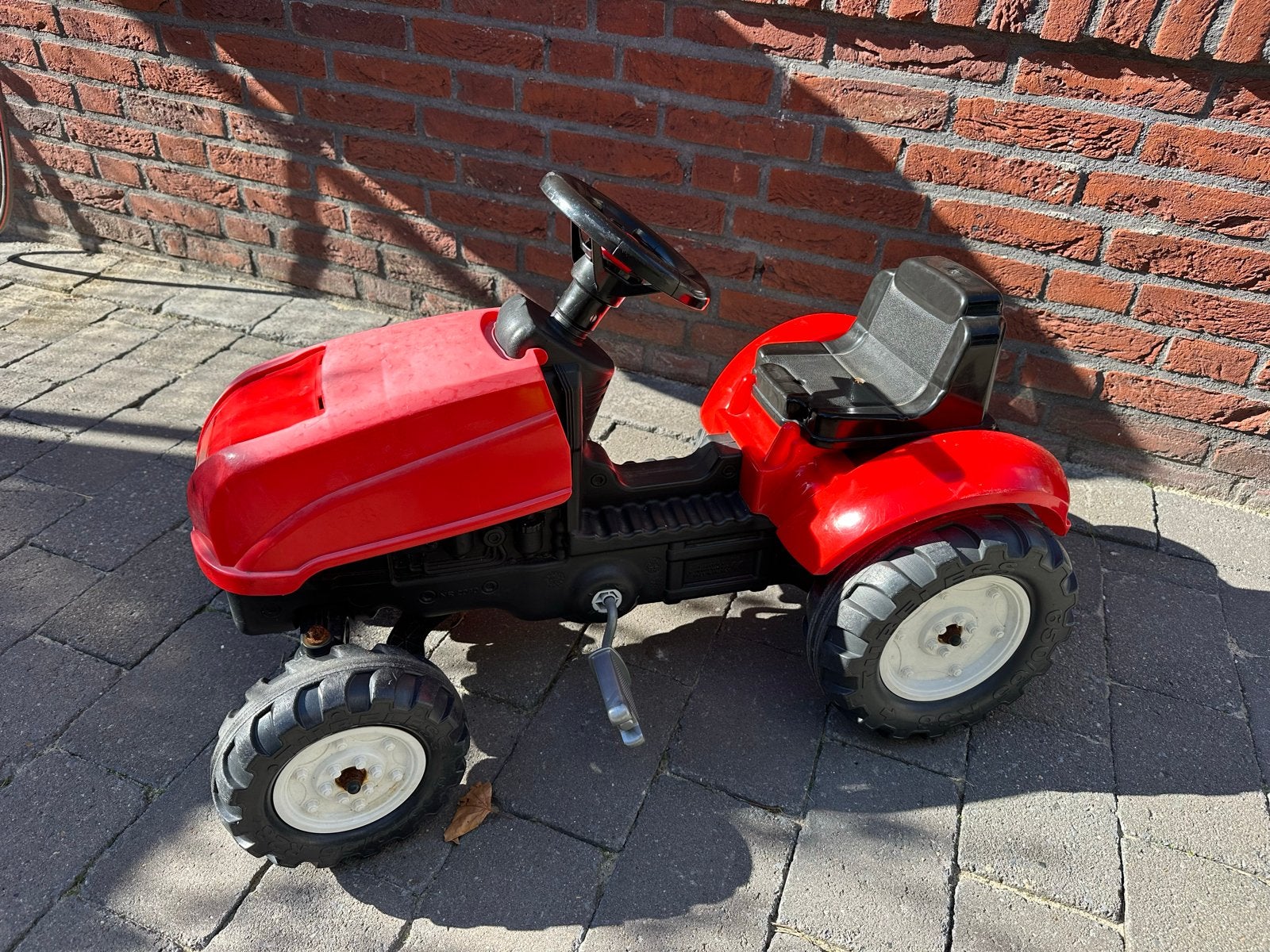 Rode Speelgoed Tractor - Gebruikt maar nog leuk!, Kinderen en Baby's, Ophalen, Gebruikt, Trapvoertuig
