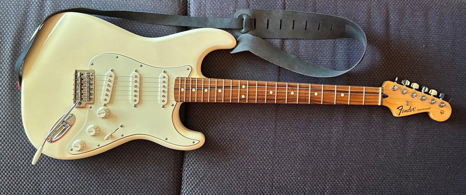 Fender Standard Stratocaster  (Mim) 2017, Artic White, Ophalen, Zo goed als nieuw, Solid body, Fender