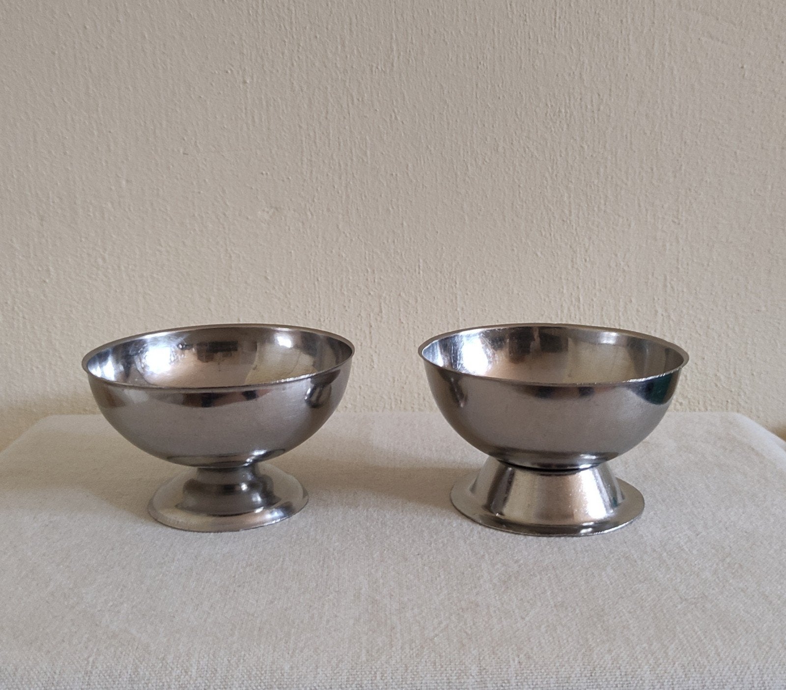 Vintage ijscoupes RVS set van 2 met verschillende voet, Overige typen, Zilver, Ophalen of Verzenden, Zo goed als nieuw
