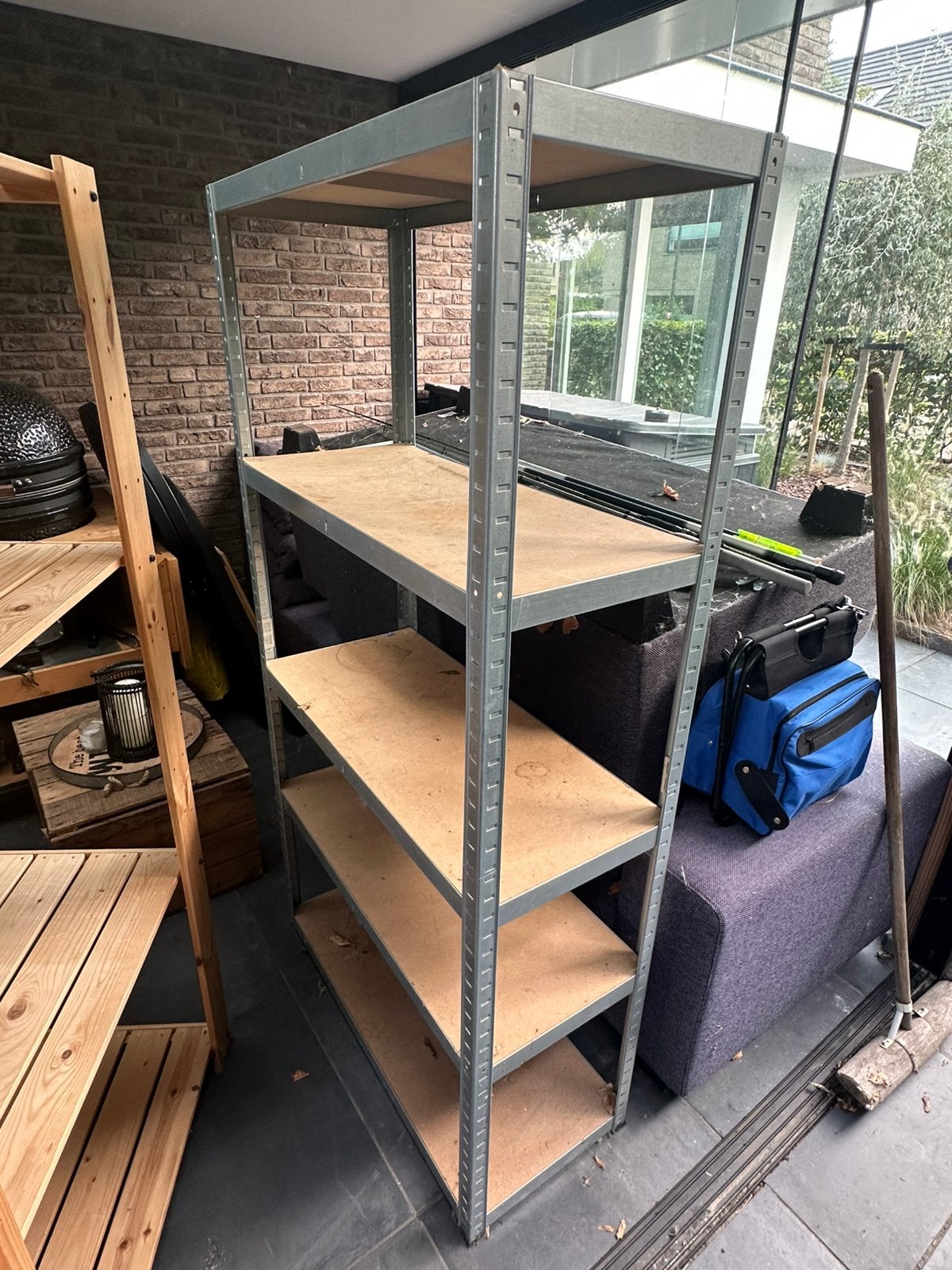 Stellingkast, Ophalen