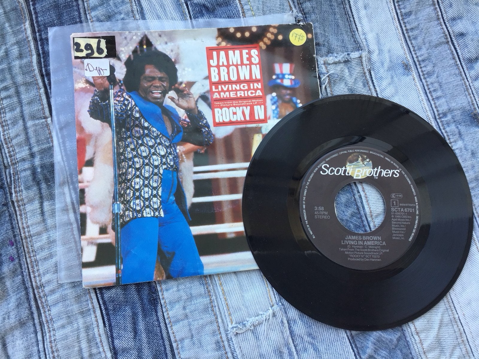 James Brown - Living in America (Rocky IV) 7 inch vinyl sing, Gebruikt, 7 inch, EP, R&B en Soul