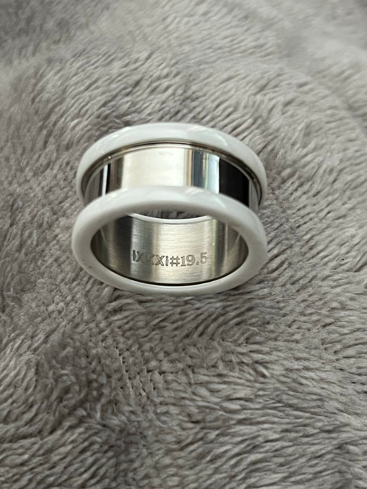 Ixxxi ring maat 19,5 wit met zilver, Gebruikt, 19 tot 20, Wit, Ophalen of Verzenden