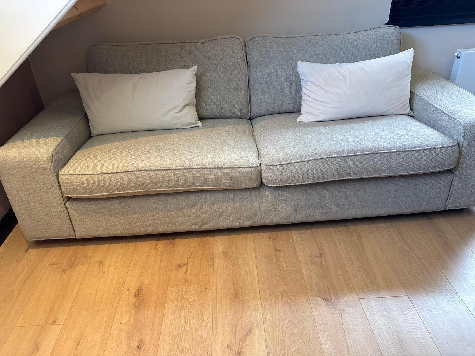 Comfortabele 3 zitsbank  Kivik beige IKEA inclusief hocker, Ophalen, Driepersoons, 75 tot 100 cm, Zo goed als nieuw