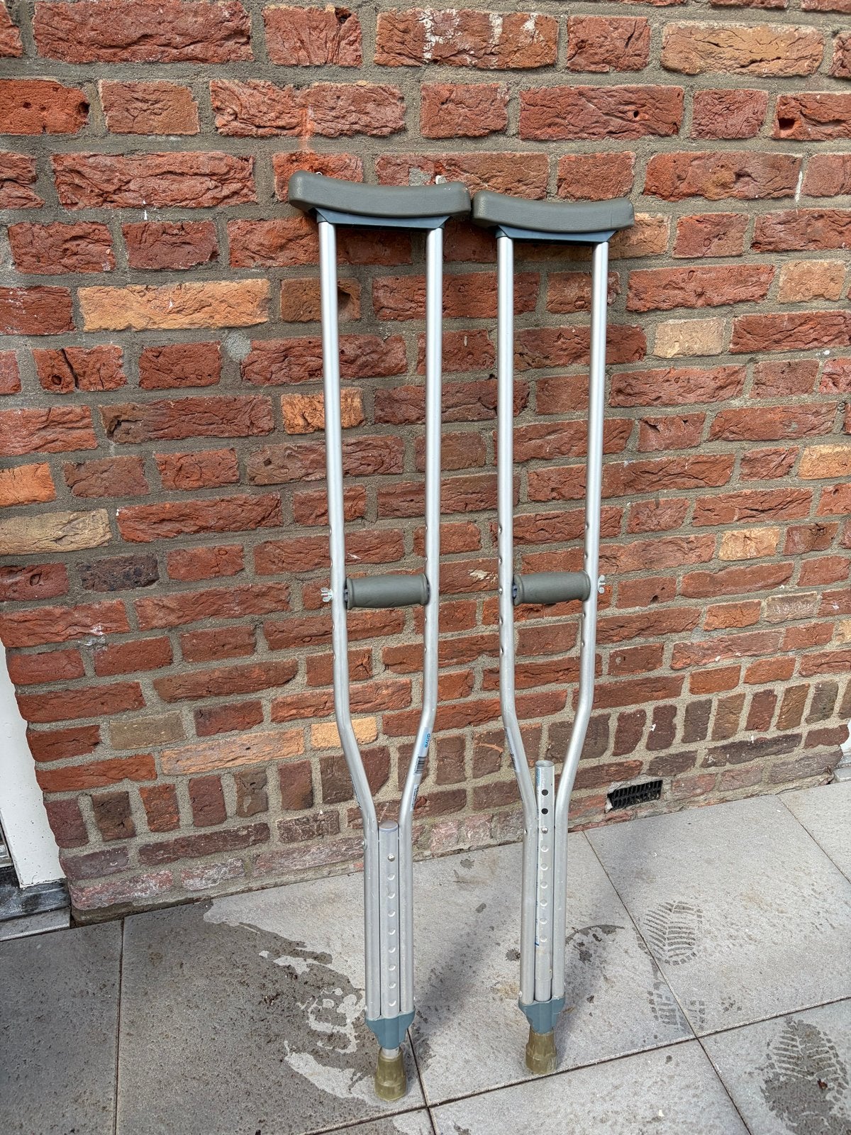 elleboogkrukken / loopkrukken., Ophalen
