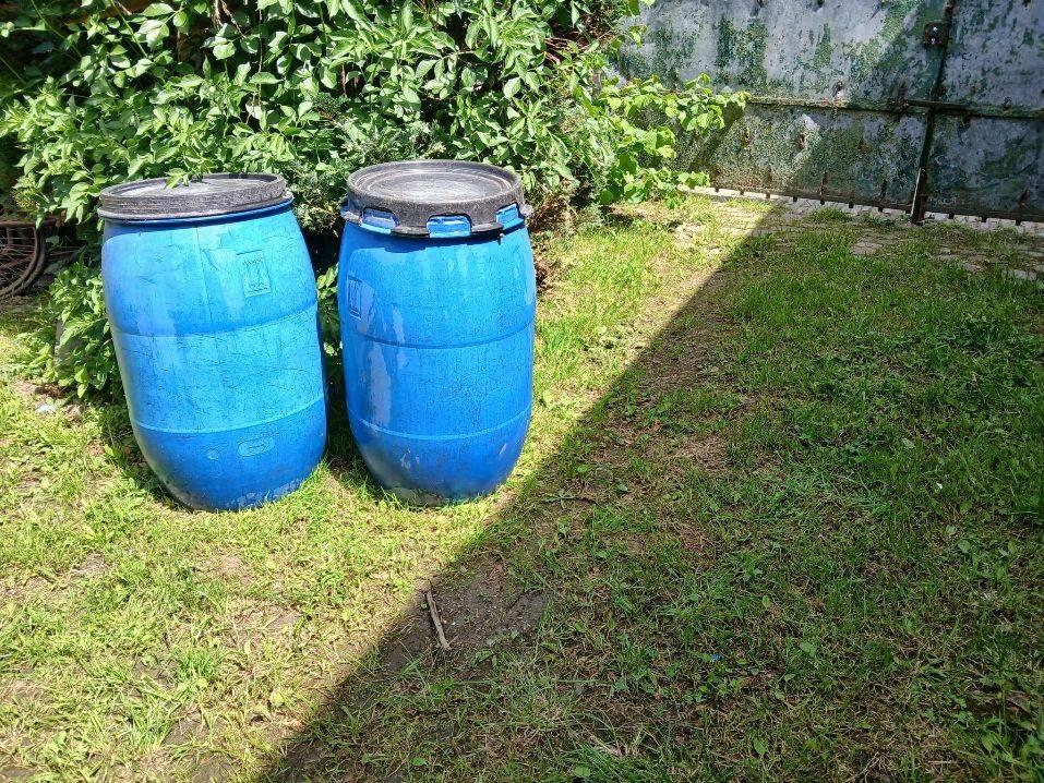 Blauwe regentonnen 3 stuks met deksel, 75 tot 150 liter, Ophalen, Gebruikt, Kunststof