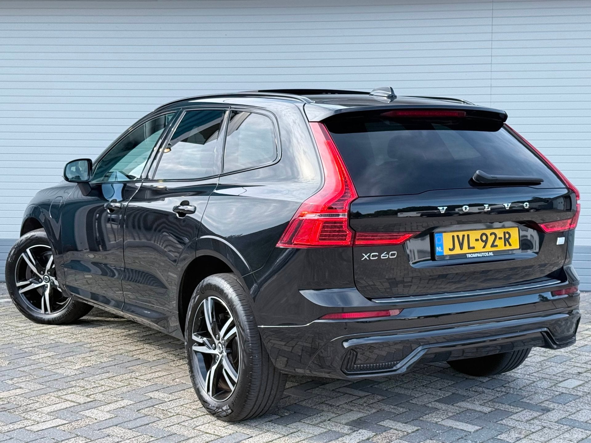 Volvo XC60 2.0 T6 Recharge AWD R-Design|PANO|T.HAAK|H&K|CAME, Automaat, Gebruikt, Zwart, 1969 cc