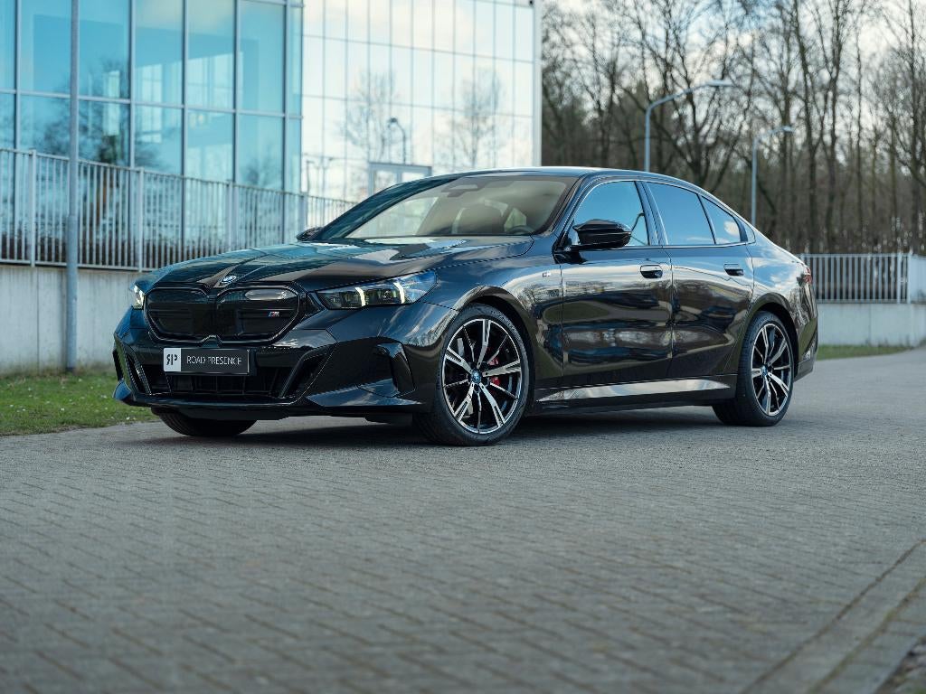 BMW i5 I5 M60 601pk Xdrive Aut 2023 Zwart, BTW auto, 84 kWh, Auto's, Automaat, 81 kWh, 0 cilinders, 2000 kg