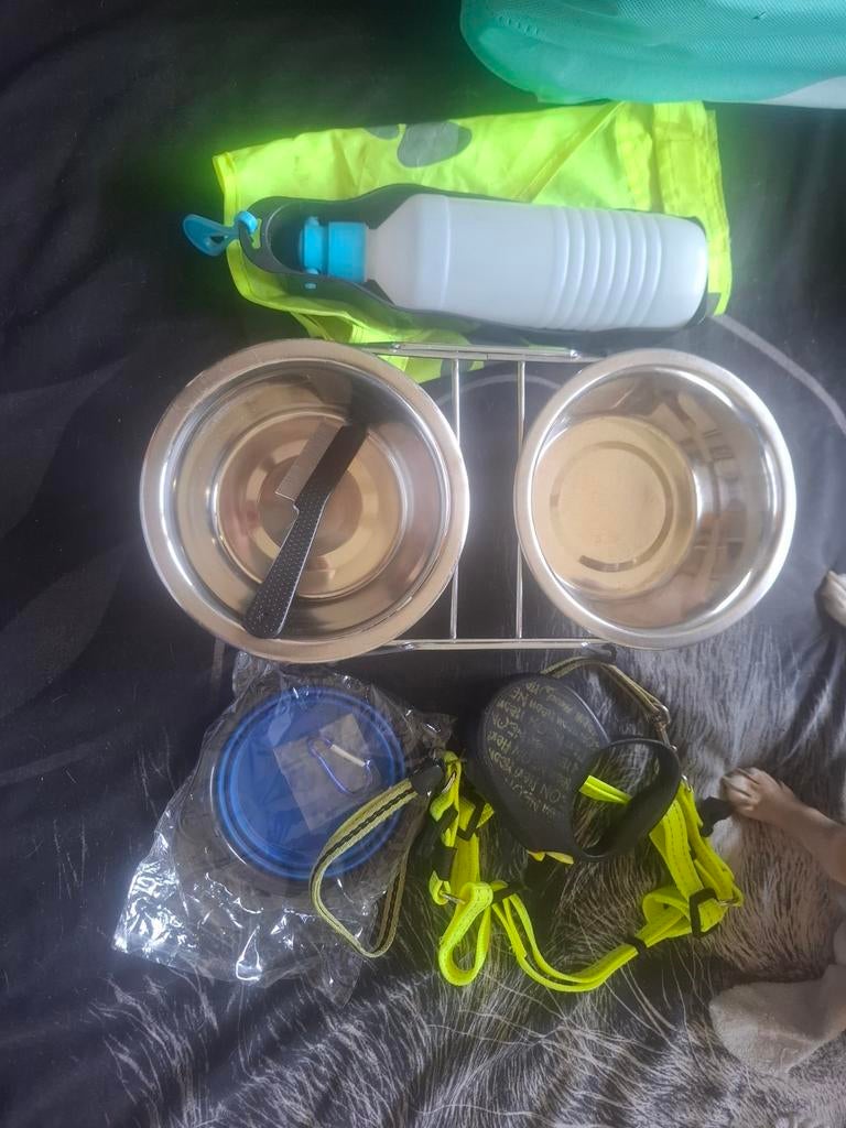 Hondenfietsmandje met allerlei spulletjes, Ophalen of Verzenden