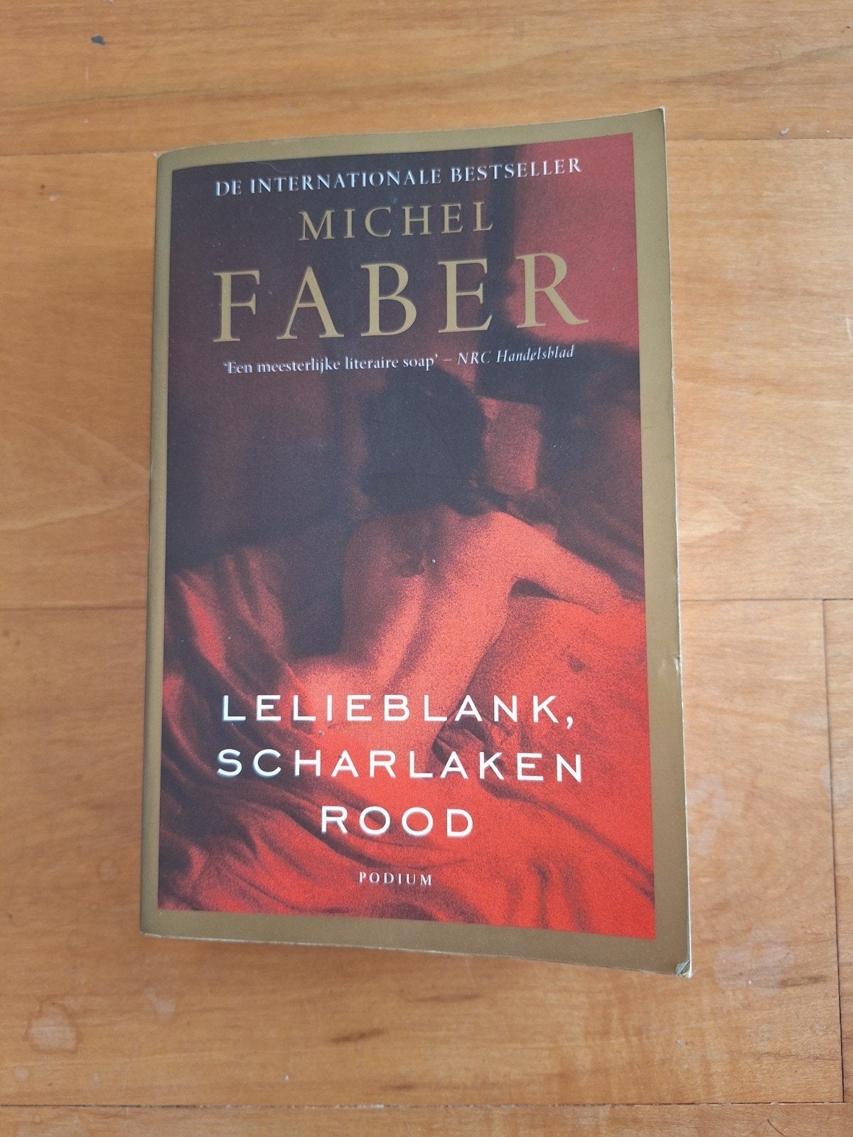 Michel Faber - Lelieblank, scharlakenrood, Europa overig, Ophalen of Verzenden, Zo goed als nieuw, Michel Faber
