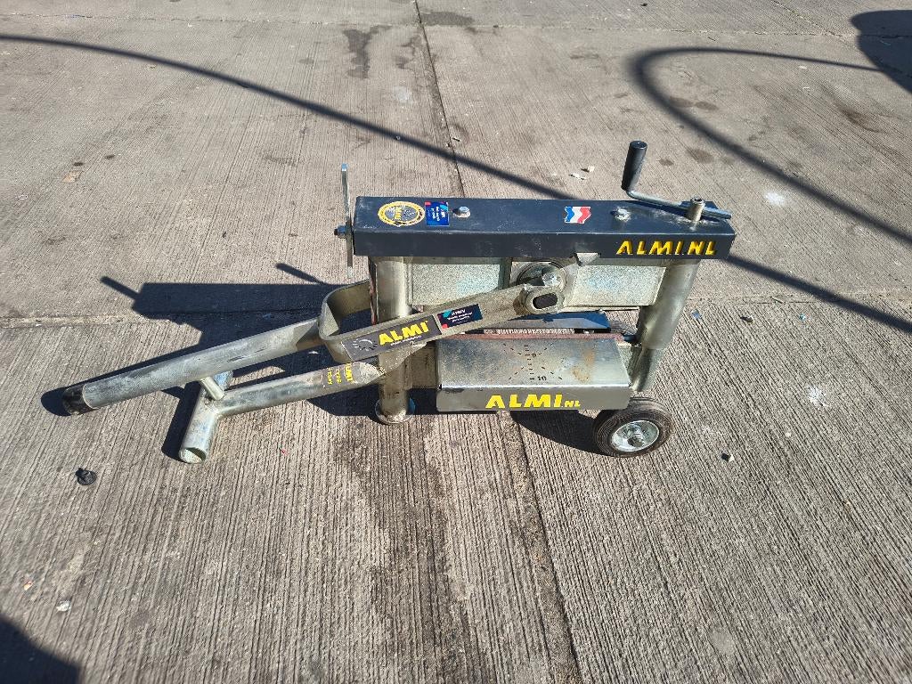 Almi 33 EASY steenknipper, Ophalen, Gebruikt