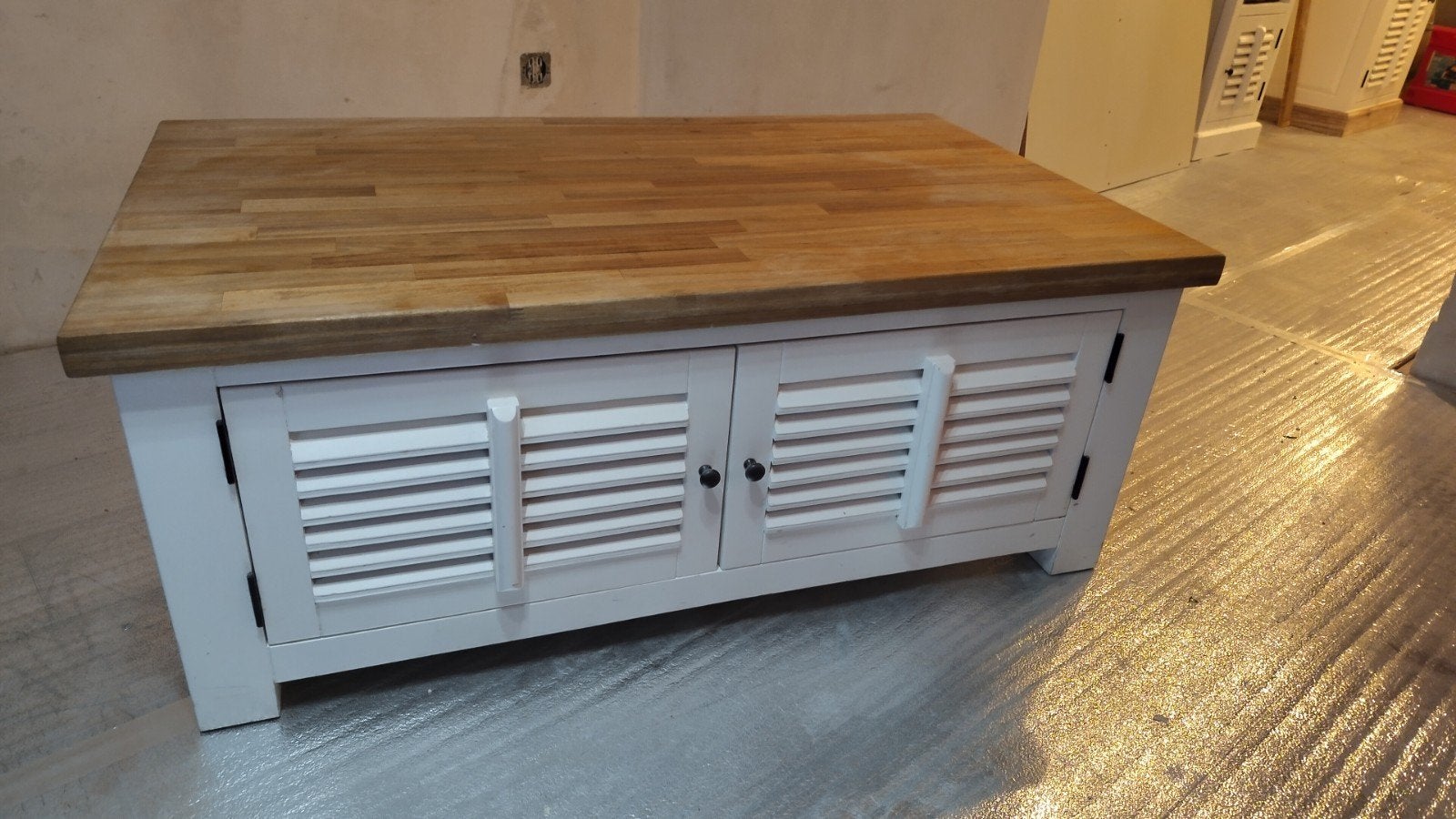 Landelijke witte salontafel met shutters (Ans Woonshop), Ophalen, 50 – 75, Gebruikt, 100 tot 150 cm