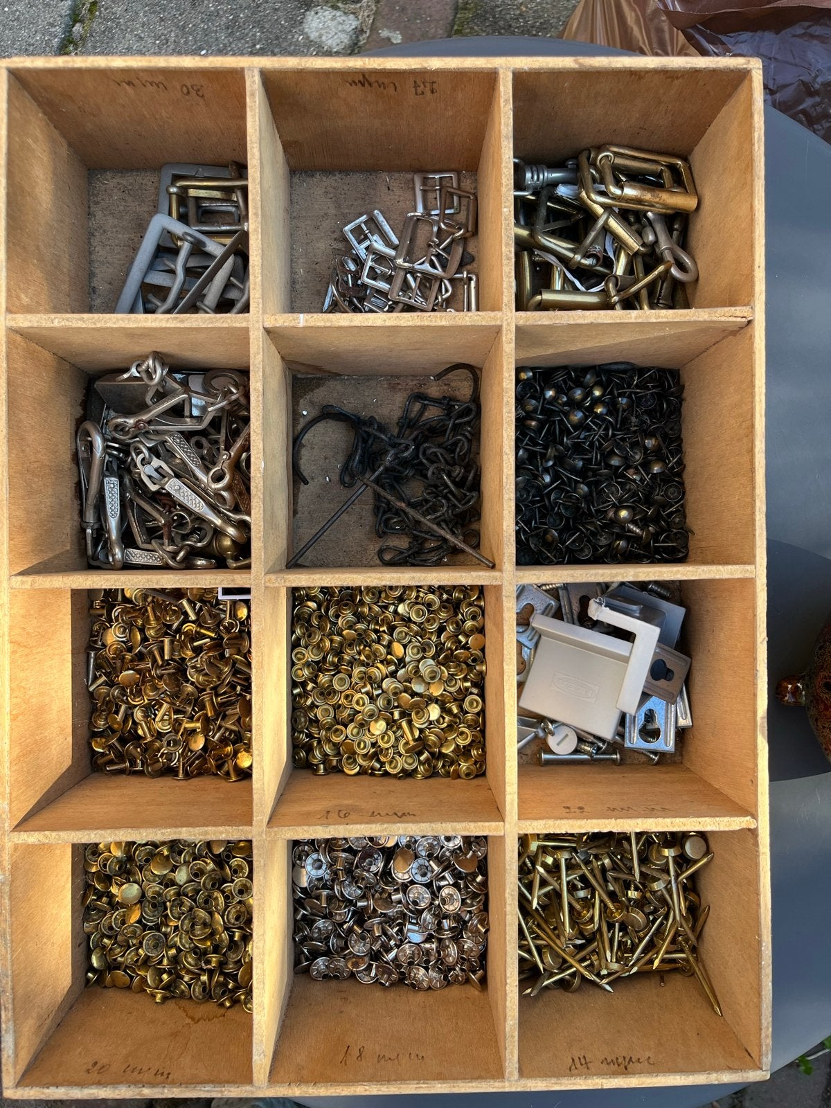 Holnieten, gespen,bevestigingsmaterialen en fournituren, Ophalen, Gebruikt, Overige typen