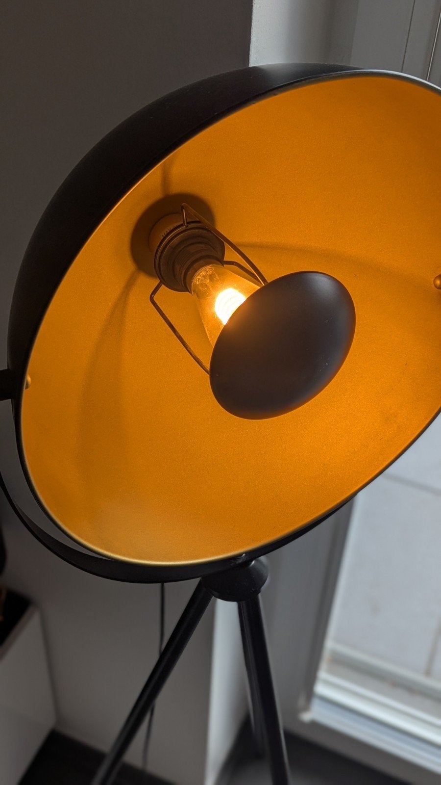 Moderne zwarte vloerlamp, Modern, Industrieel, Zo goed als nieuw, Metaal, 150 tot 200 cm