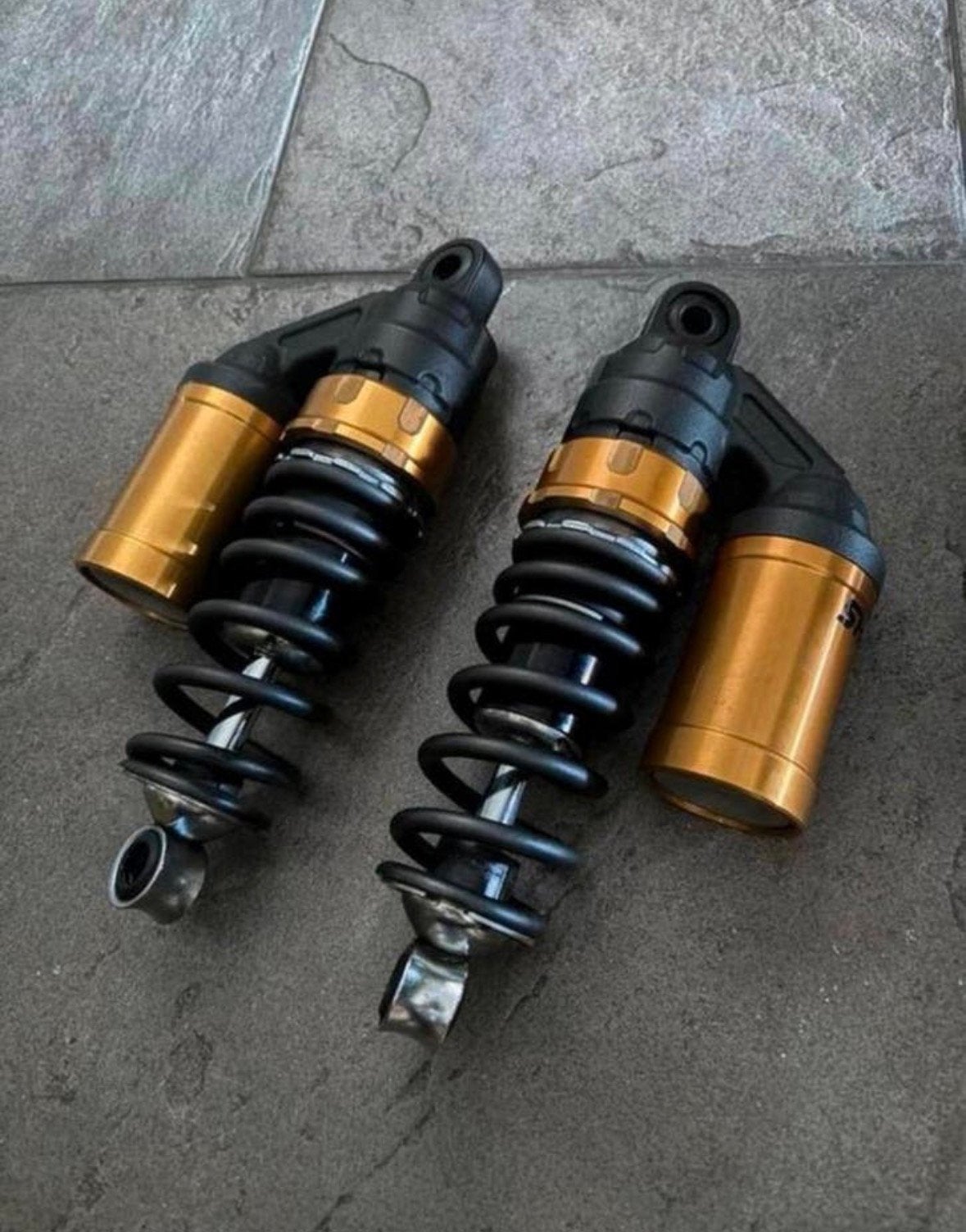 Set schokbrekers origineel Yamaha XV950 XV 950 Bolt, Ophalen