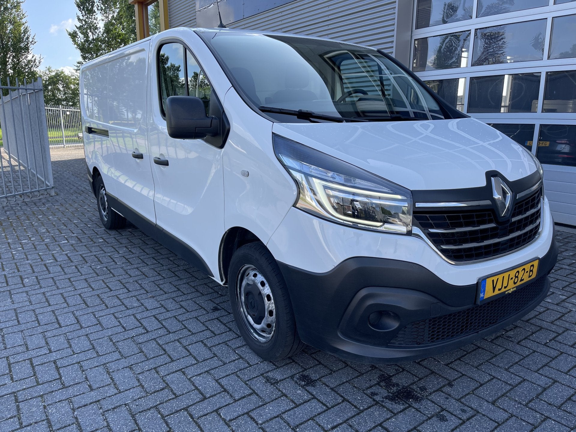Renault Trafic 2.0 dCi 120 T29 L2H1 DC Business (bj 2021), Auto's, Voorwielaandrijving, Gebruikt, Euro 6, Renault